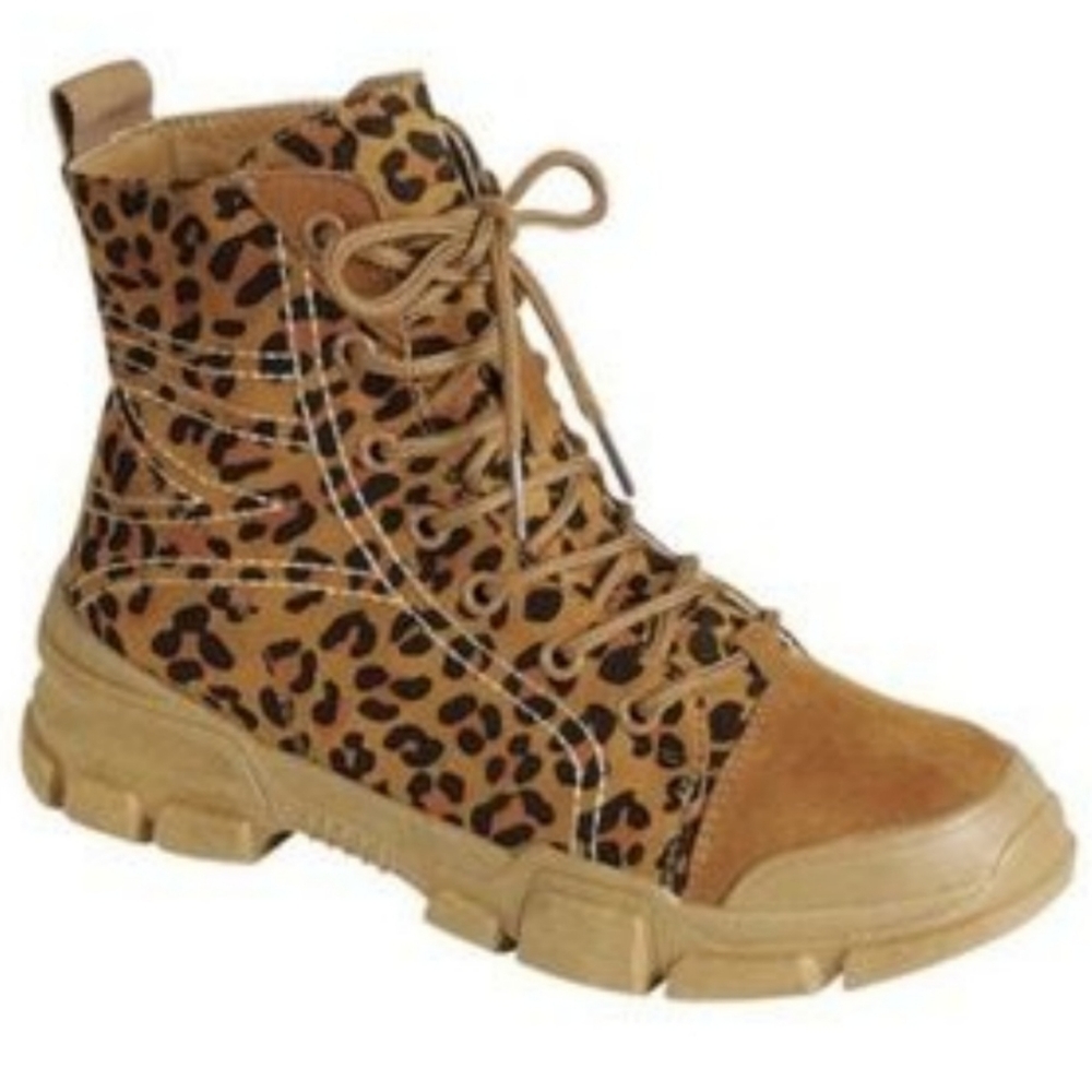 **Size 10 left **Leopard combat boots